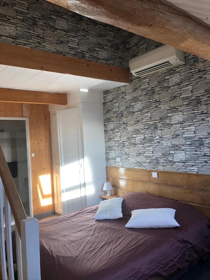 Chambres d'Hôtes Pom' Paille Pupillin Extérieur photo