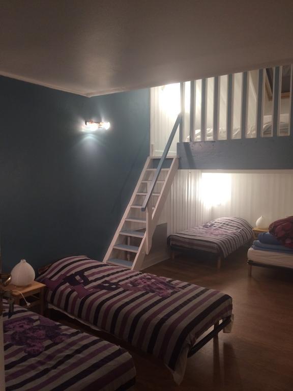 Chambres d'Hôtes Pom' Paille Pupillin Extérieur photo