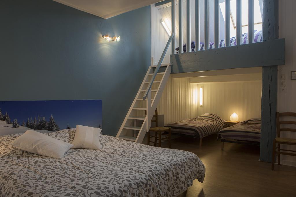 Chambres d'Hôtes Pom' Paille Pupillin Extérieur photo