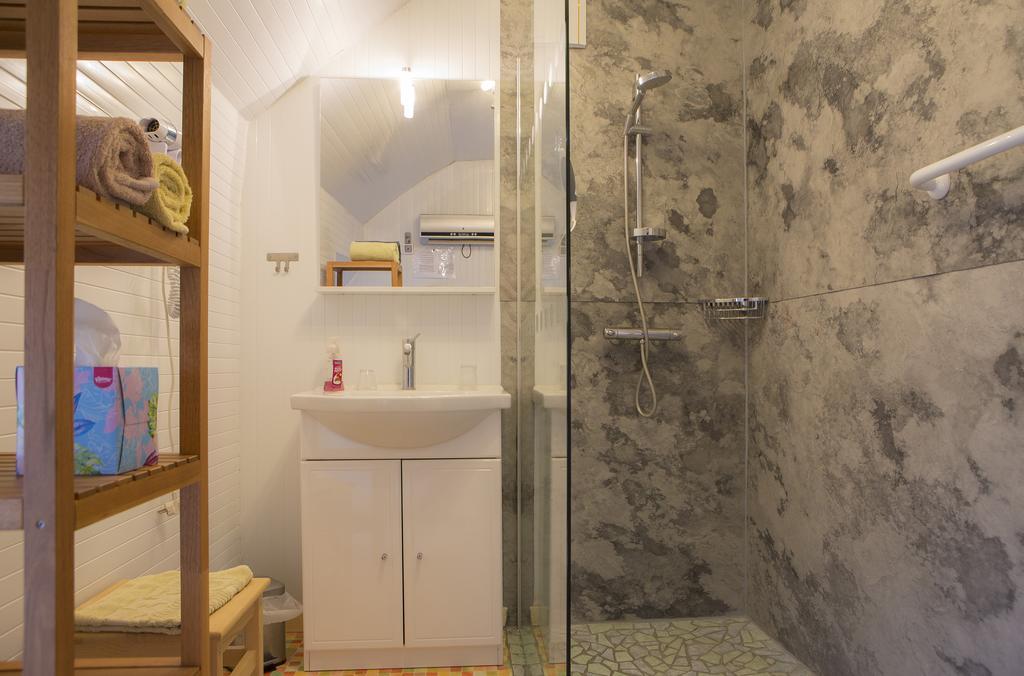 Chambres d'Hôtes Pom' Paille Pupillin Extérieur photo