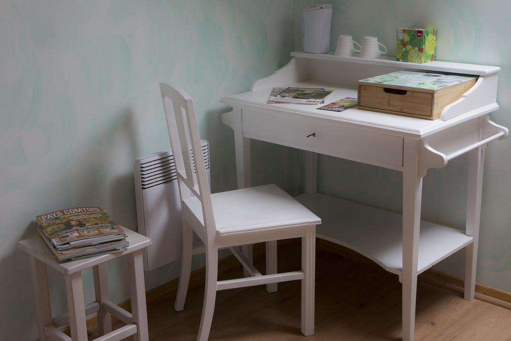 Chambres d'Hôtes Pom' Paille Pupillin Extérieur photo